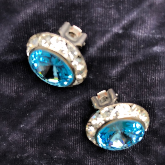 NEW Vintage clip Swarovski earrings - Picture 9 of 9